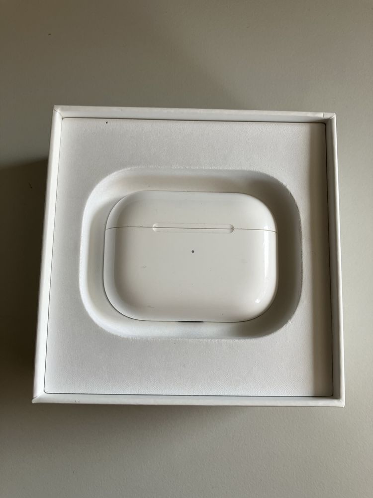 AirPods Pro второго поколения. Довольно хорошее состояние