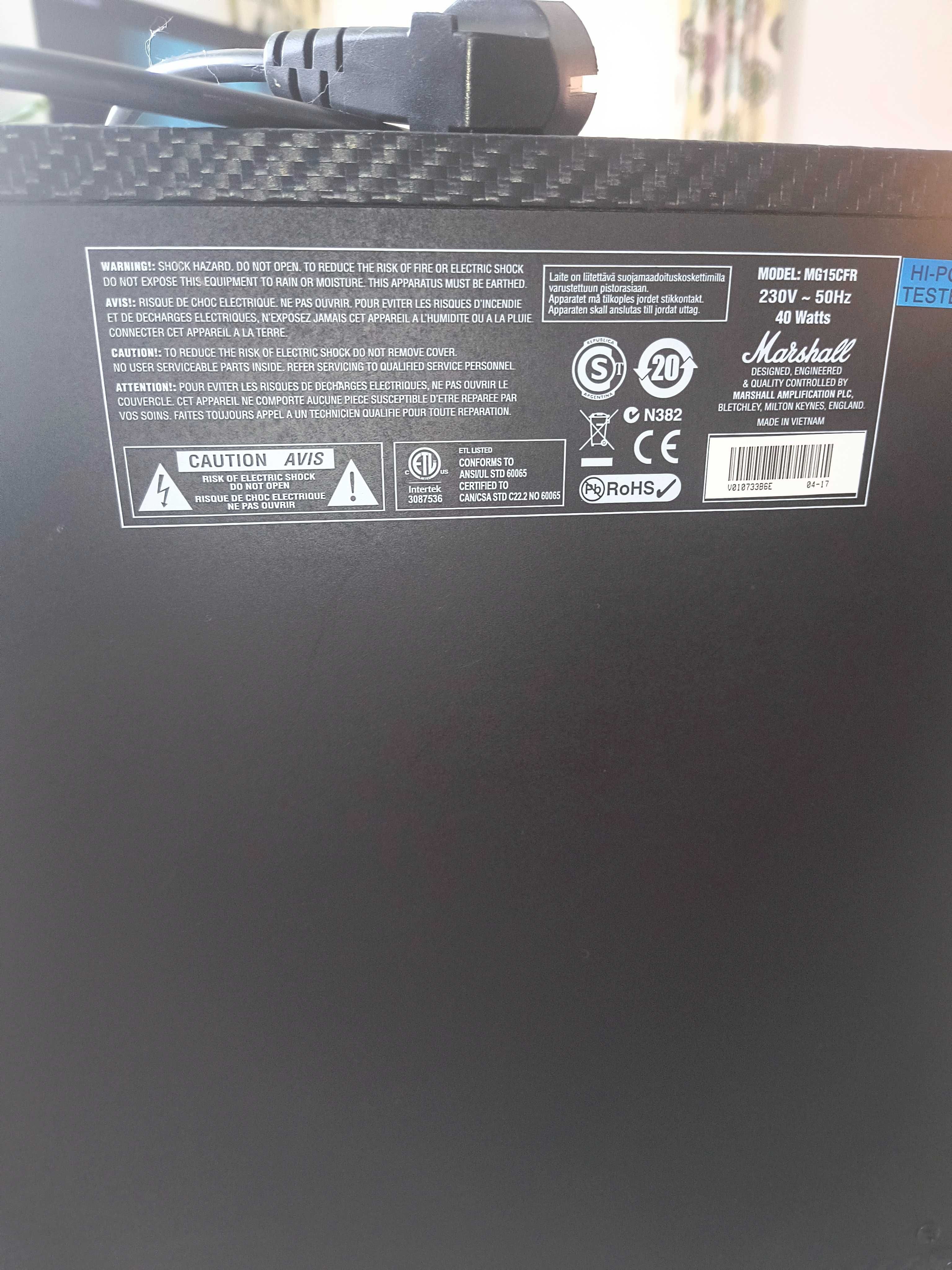 gitara elektryczna, wzmacniacz gitarowy Marshall, mikrofon, komplet