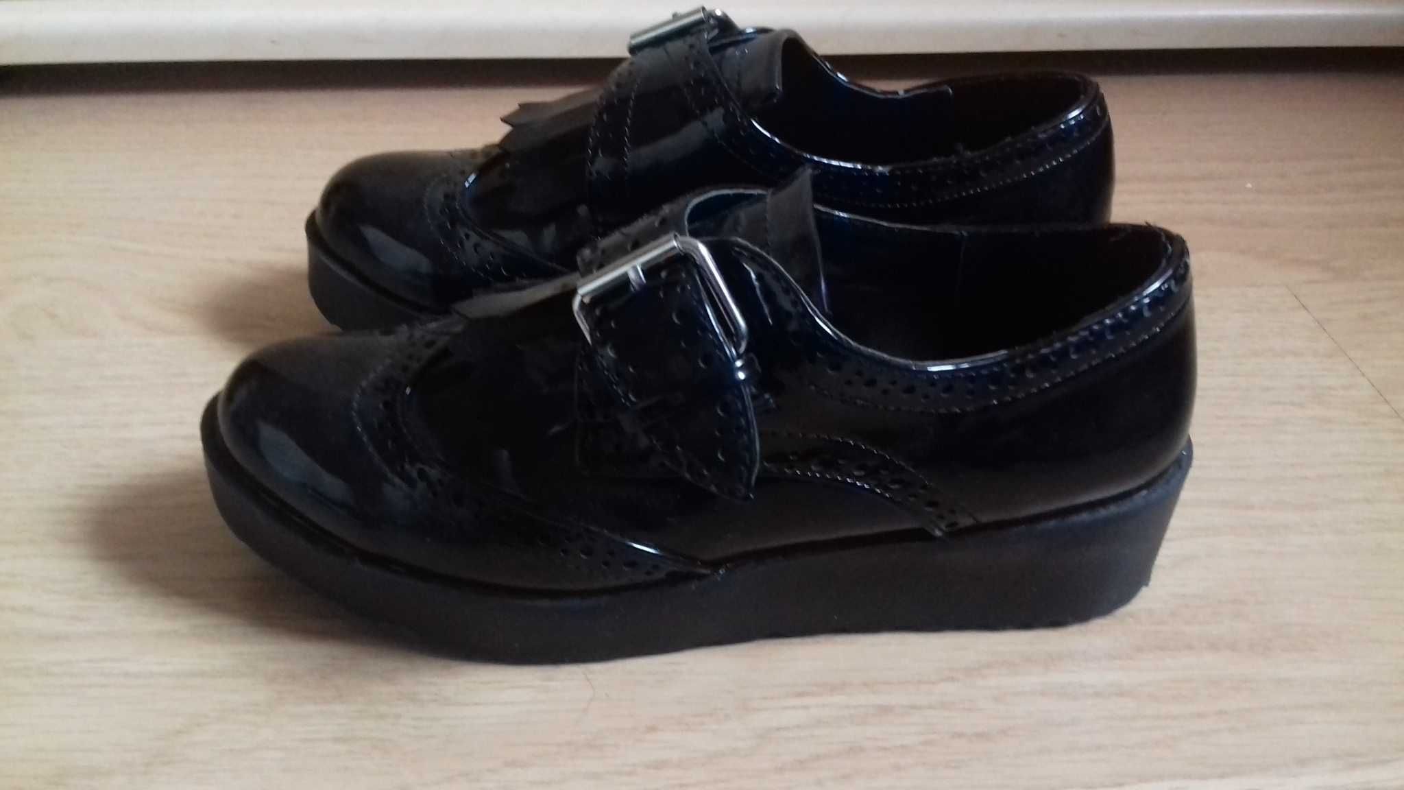 Sapatos preto verniz 35 Calcado Guimarães