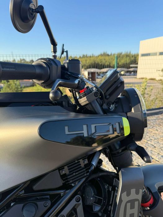 Husqvarna Svartpilen 401