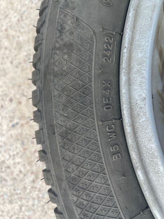 Oryginalne felgi z oponami zimowymi VW Golf 16 cali 4 szt.