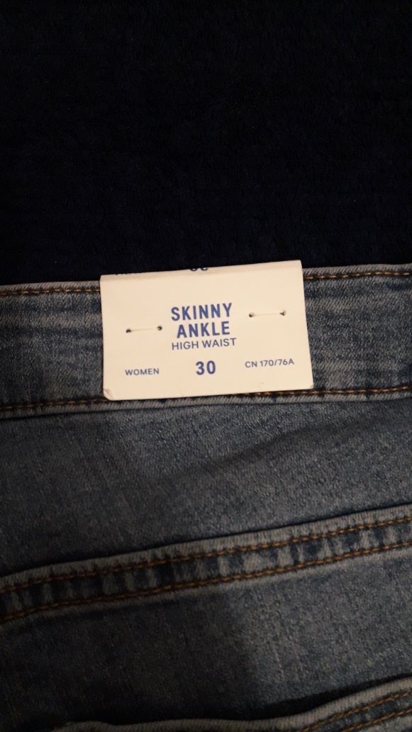 Продам джинсы новые. Фирменные.