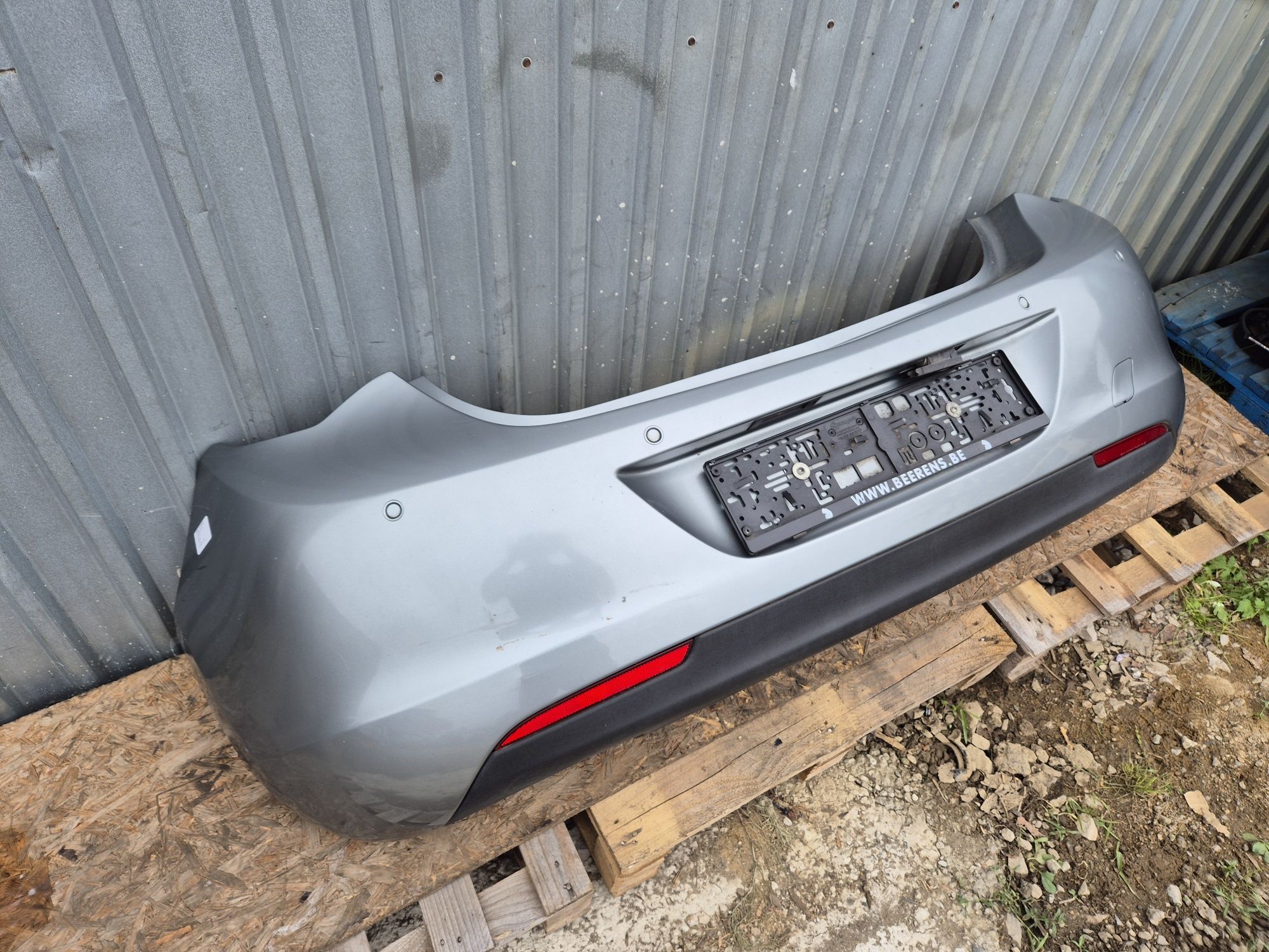 Zderzak tylny Opel Astra J HB  PDC  Z179 Kompletny
