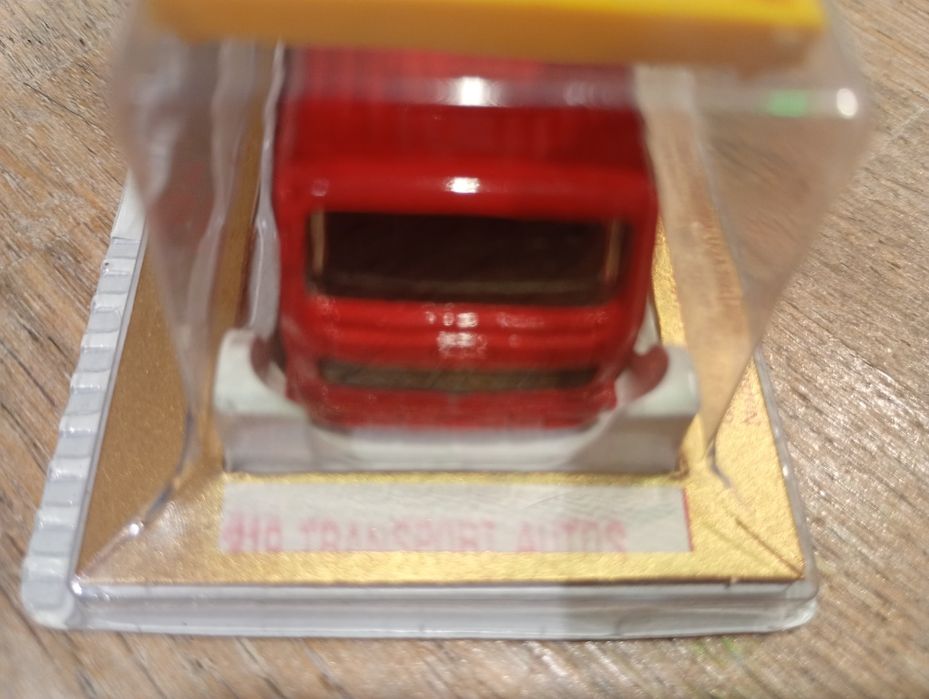 Majorette nigdy nie otwierany