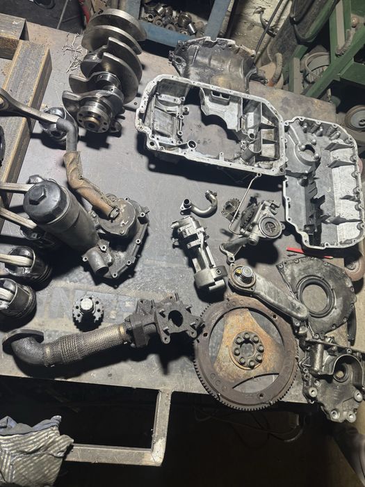 Запчастини audi a6c5 2.5 AKE колінвал