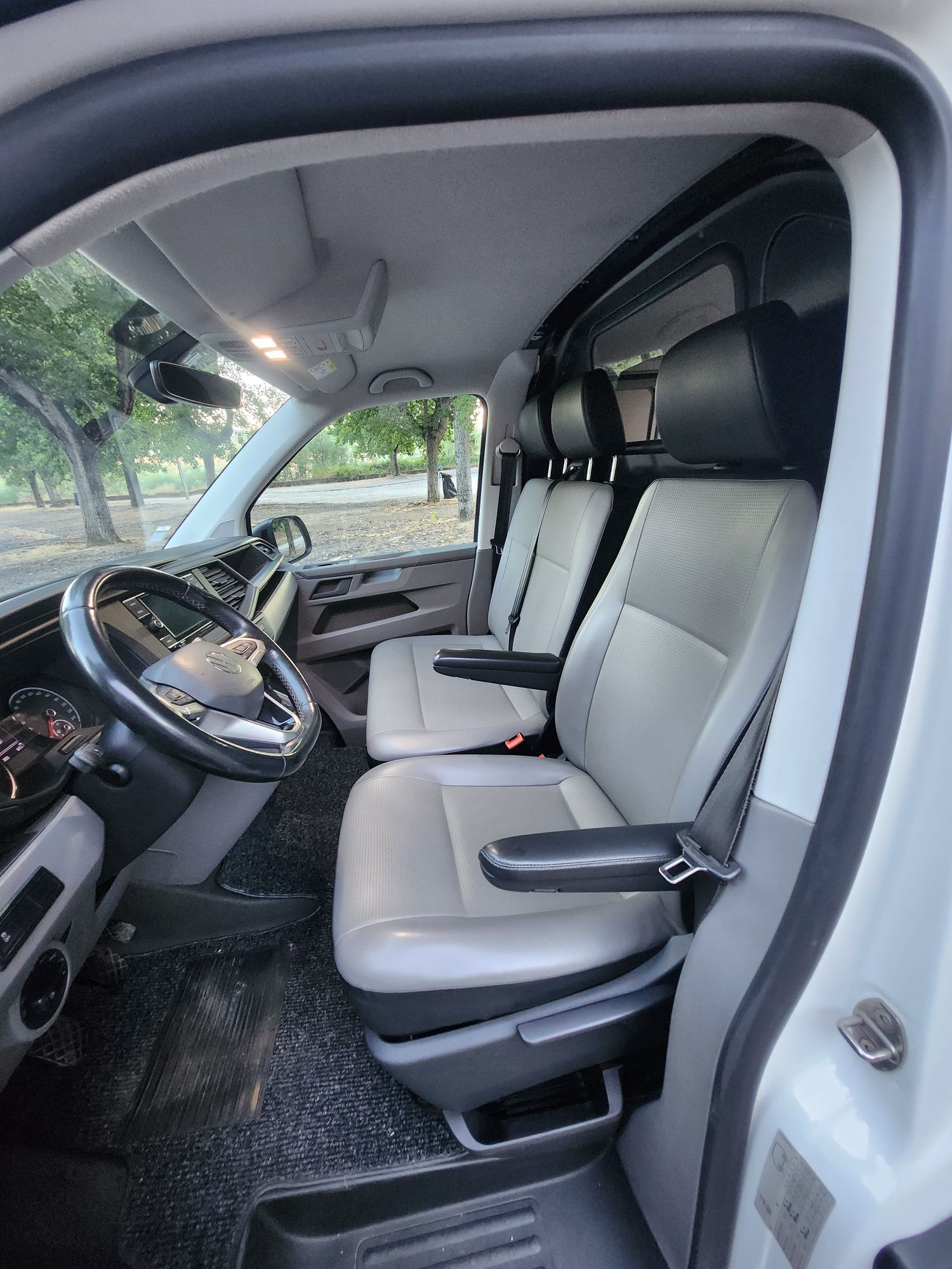 Volkswagen transporter 2.0 TDi Iva dedutível (preço inclui iva )