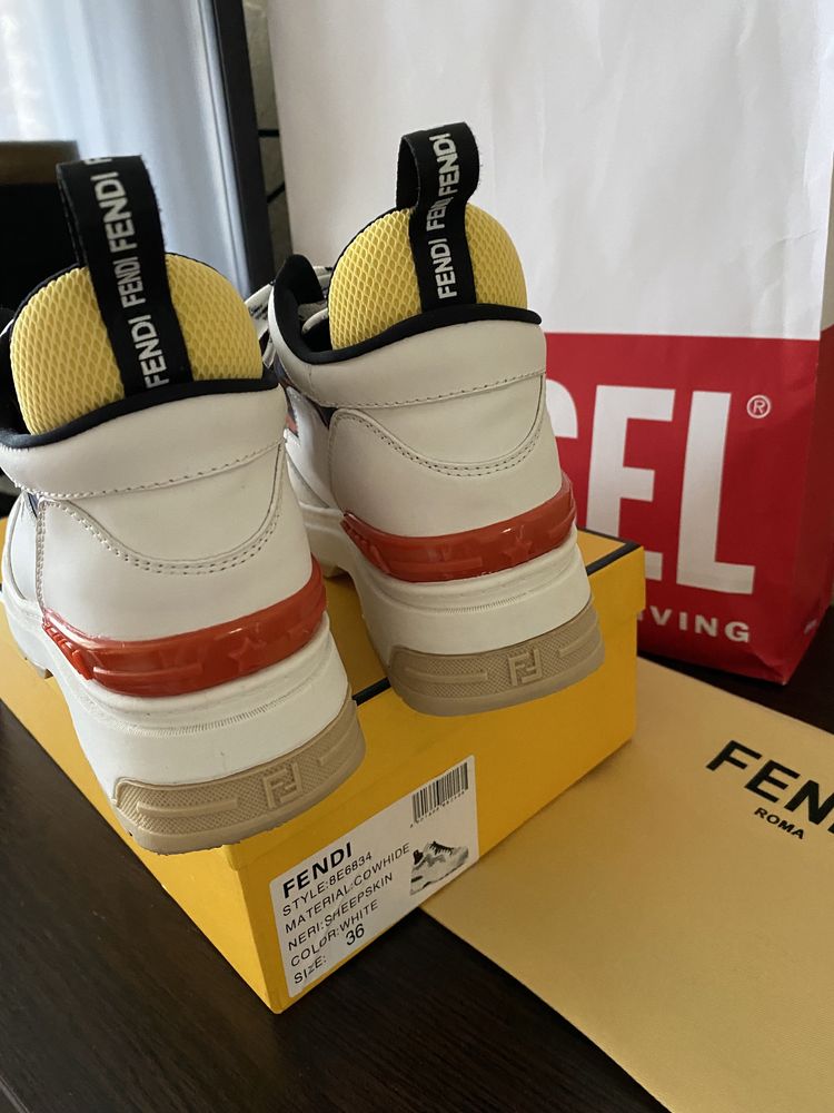 Fendi кросівки