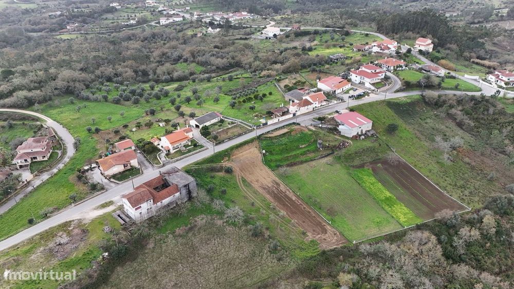 Terreno para construção com 1625 m2 localizado em Pousios