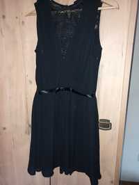 Czarna sukienka z koronką Sinsay