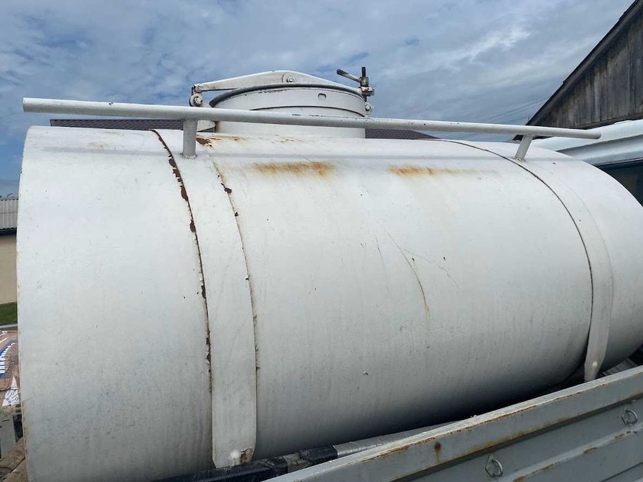 Продам бочку під молоко чи воду на газель