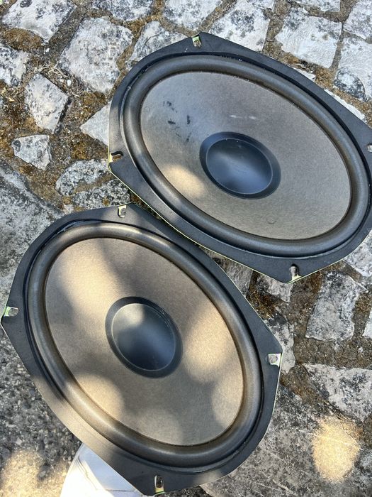 Selling two 6x9 600W speakers64284520443523120