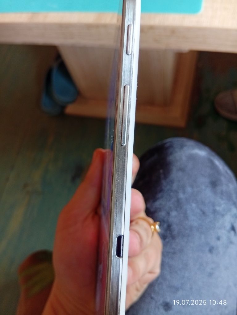 Witam mam do sprzedania tablet jak na zdjęciu.