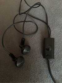 Czarne słuchawki przewodowe, douszne LG Zestaw HF