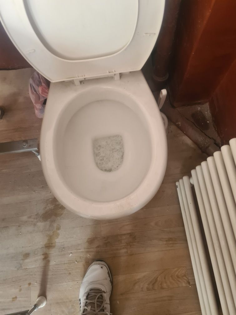 Bojler50l.Wanna140x70.Wc wolnostojace.