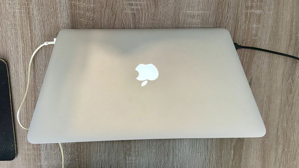 MacBook Air 13” (Early 2015) | macOS Monterey