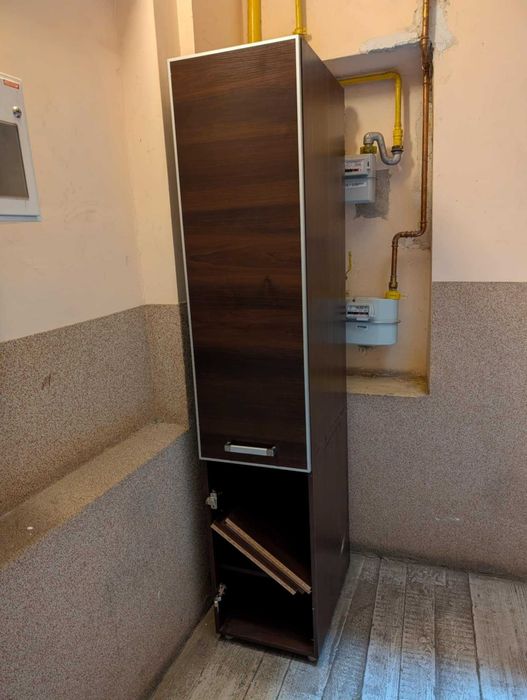 Szafa pionowa wąska