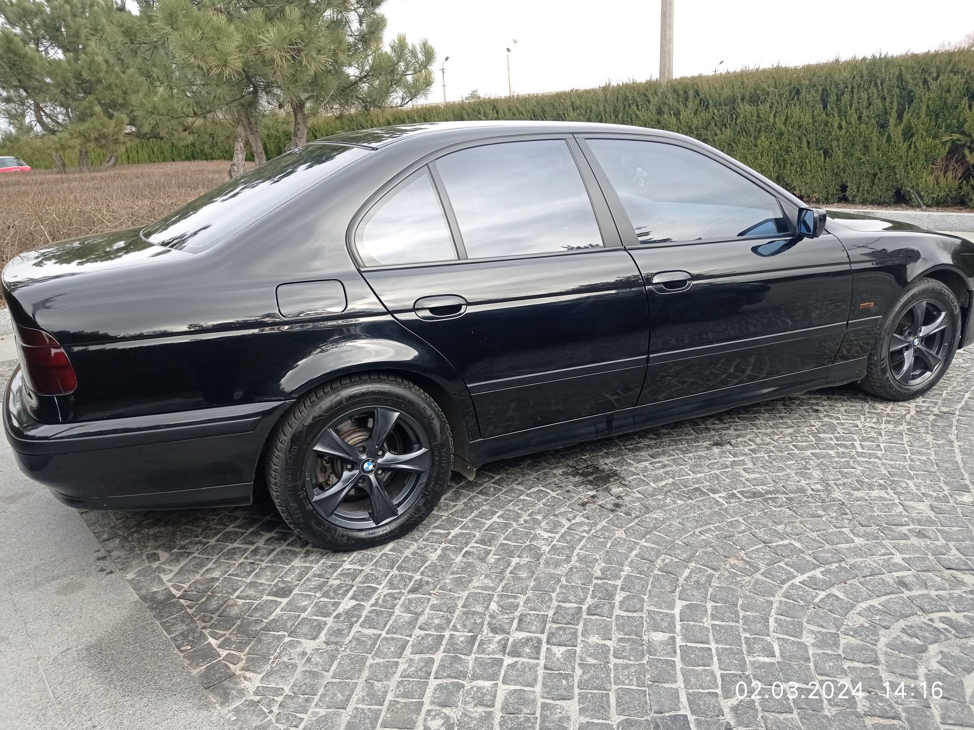 Продам BMW E39 2 литра