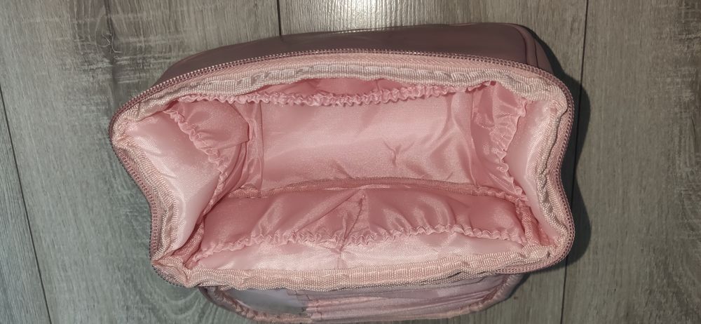 Kuferek na kosmetyki kosmetyczka podróżna nowa