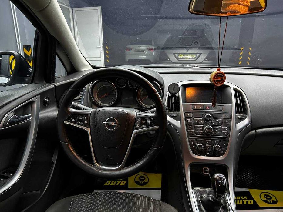 Opel Astra Sports Tourer 2013