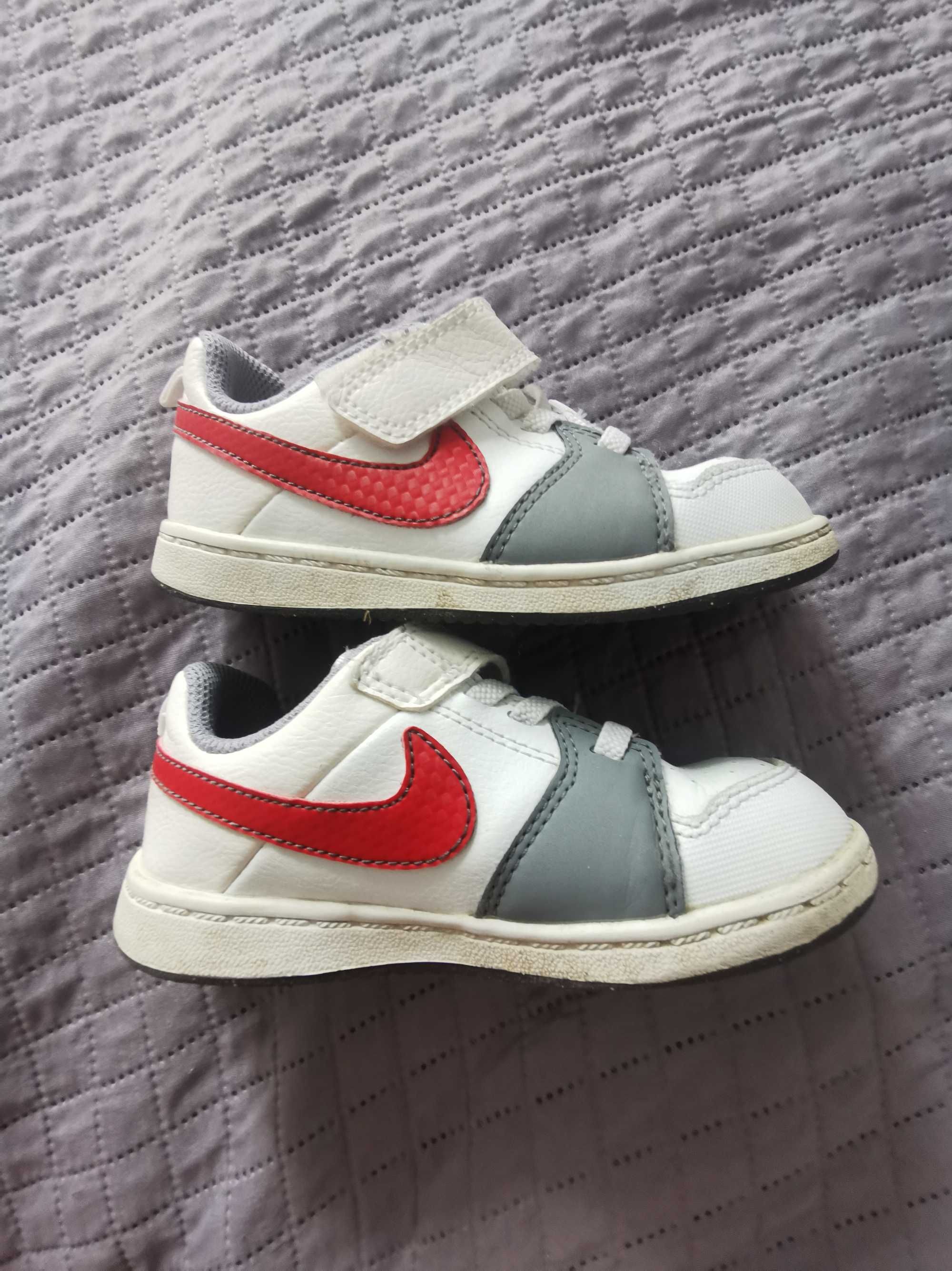 Buty dziecięce Nike rozmiar 25,5