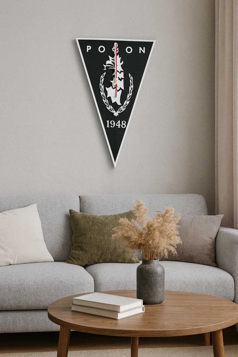 Drewniany zegar ścienny Pogoń Szczecin – idealny dla każdego kibica!