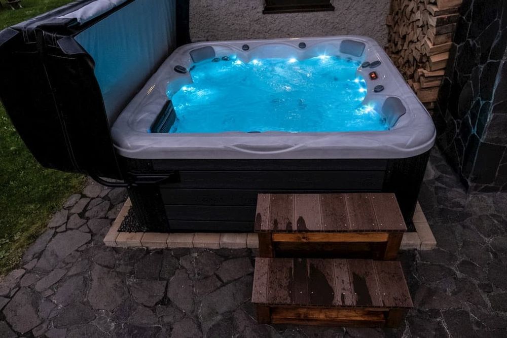 Domek z Jakuzzi 8.os z kominkiem