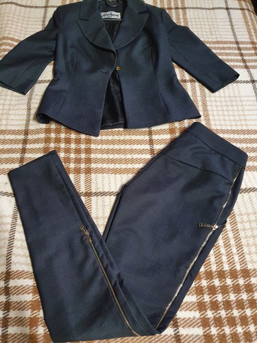 Срочно продам !Костюм брючный двойка.Жакет Пиджак брюки