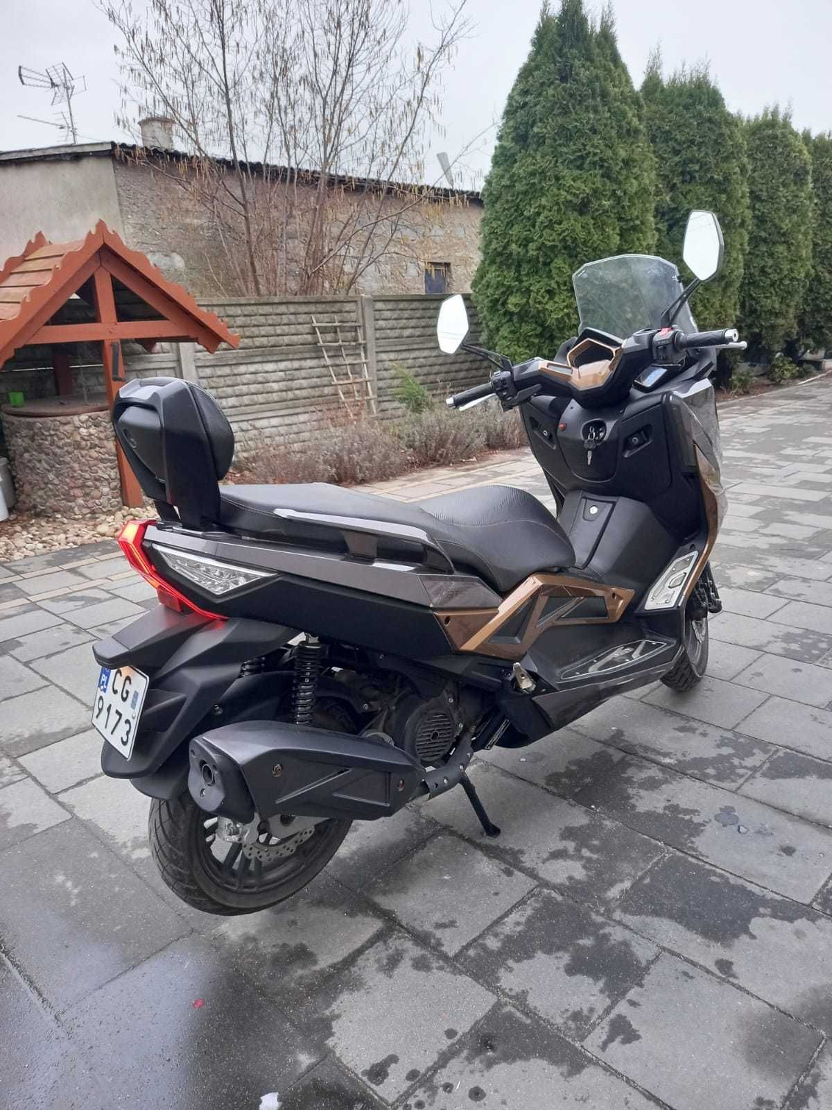 Skuter Barton B max 125 jak honda forza