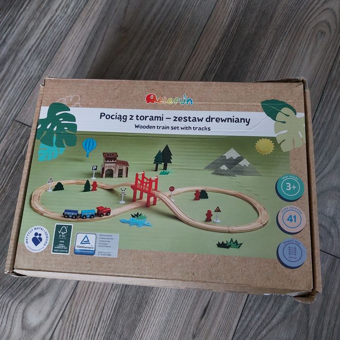 Pociąg z torami-zestaw drewniany