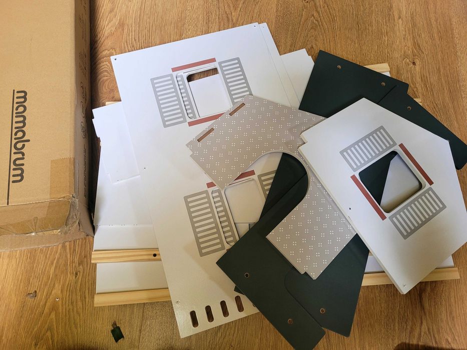 Mamabrum biały drewniany domek dla lalek