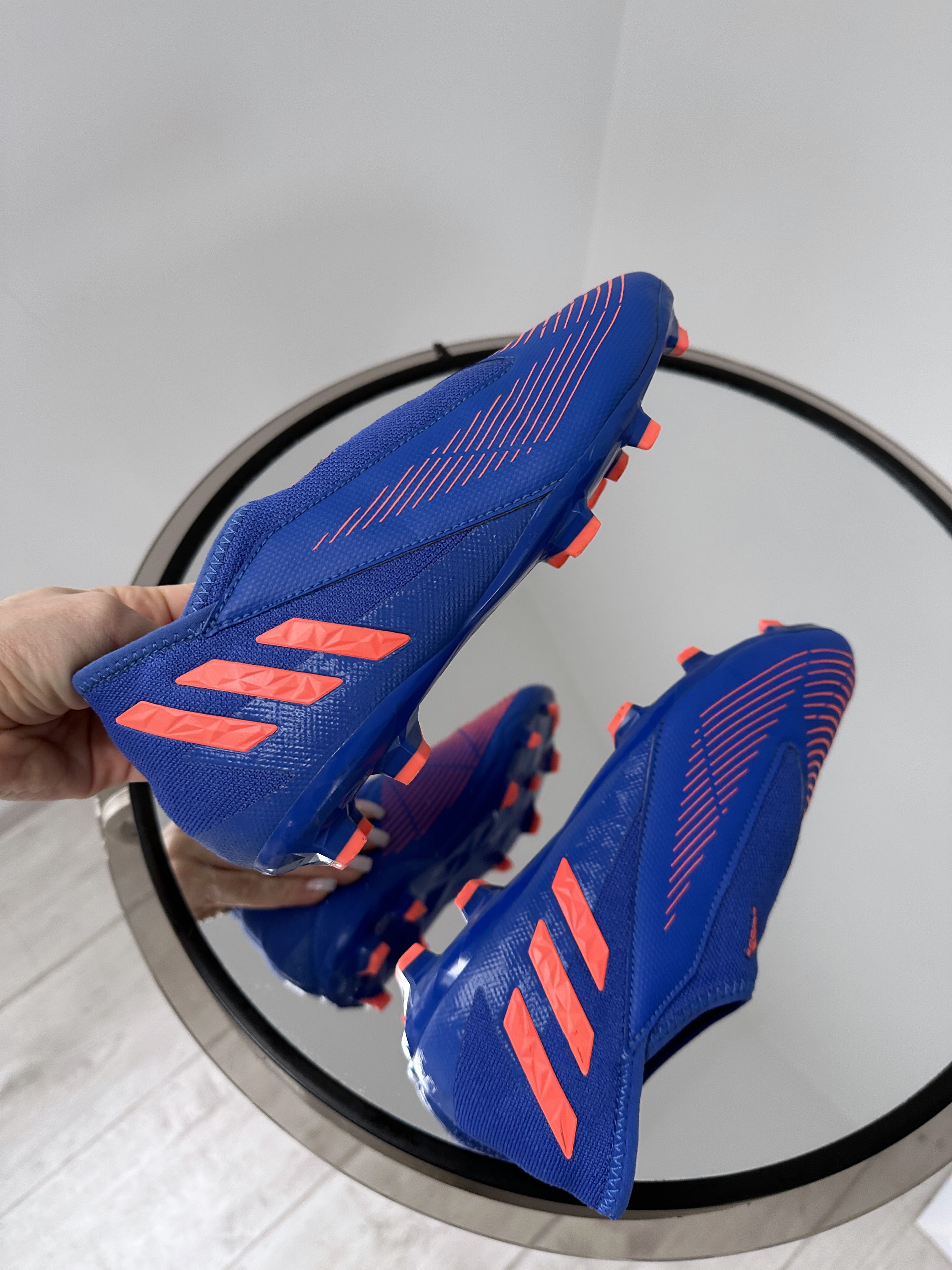 Мощные агрессивные бутсы чулком  Adidas Predator Edge