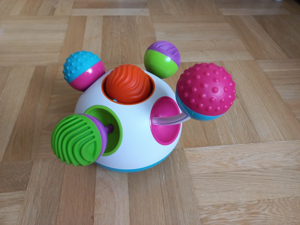 Zabawka sensoryczna kule Klicklity marki Fat Brain Toys.
