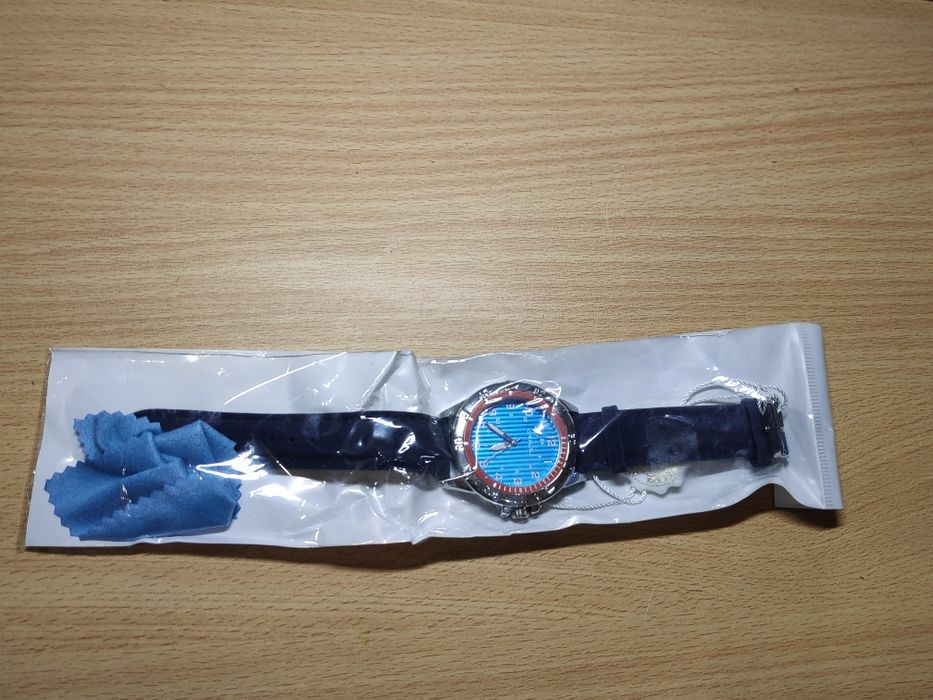 Продам новые наручные часы CRRJU.