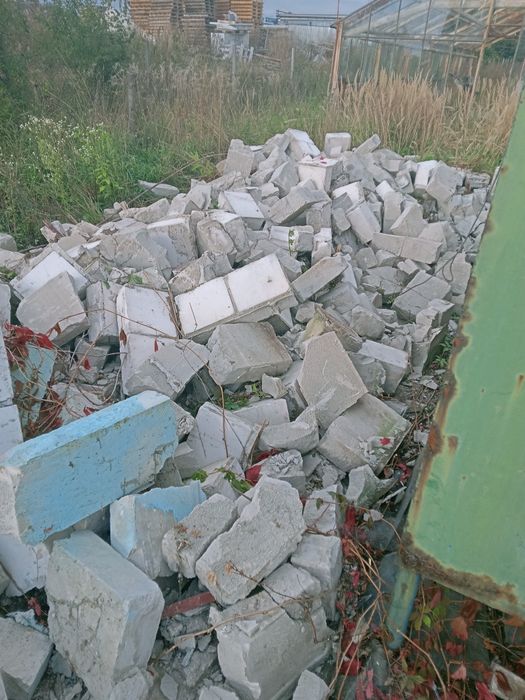 Gruz budowlany pustak, biała cegła