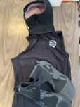 Tshirt neoprene com touca rip curl + botas de suef billabong