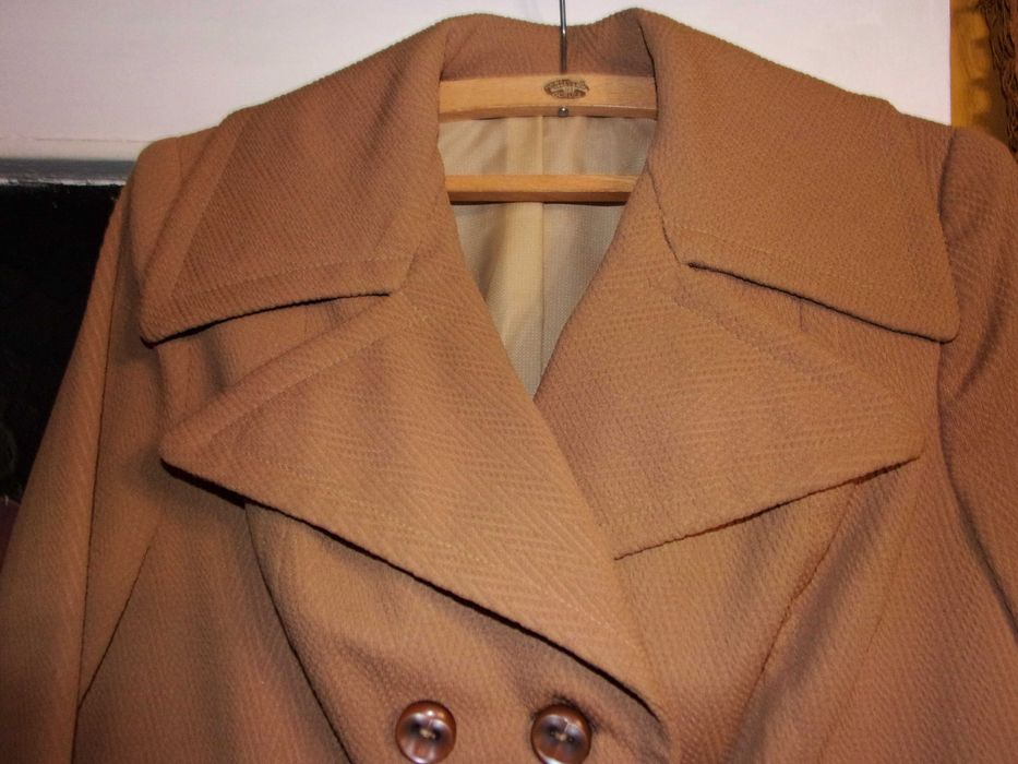 Sprzedam płaszczyk (wiosenny) koloru "kawa z mlekiem".