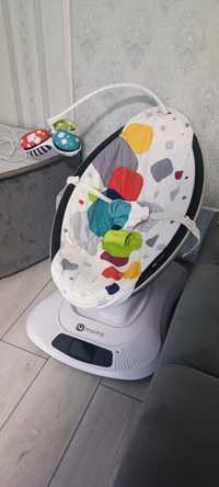 Заколисуючий центр Mamaroo (Мамару)