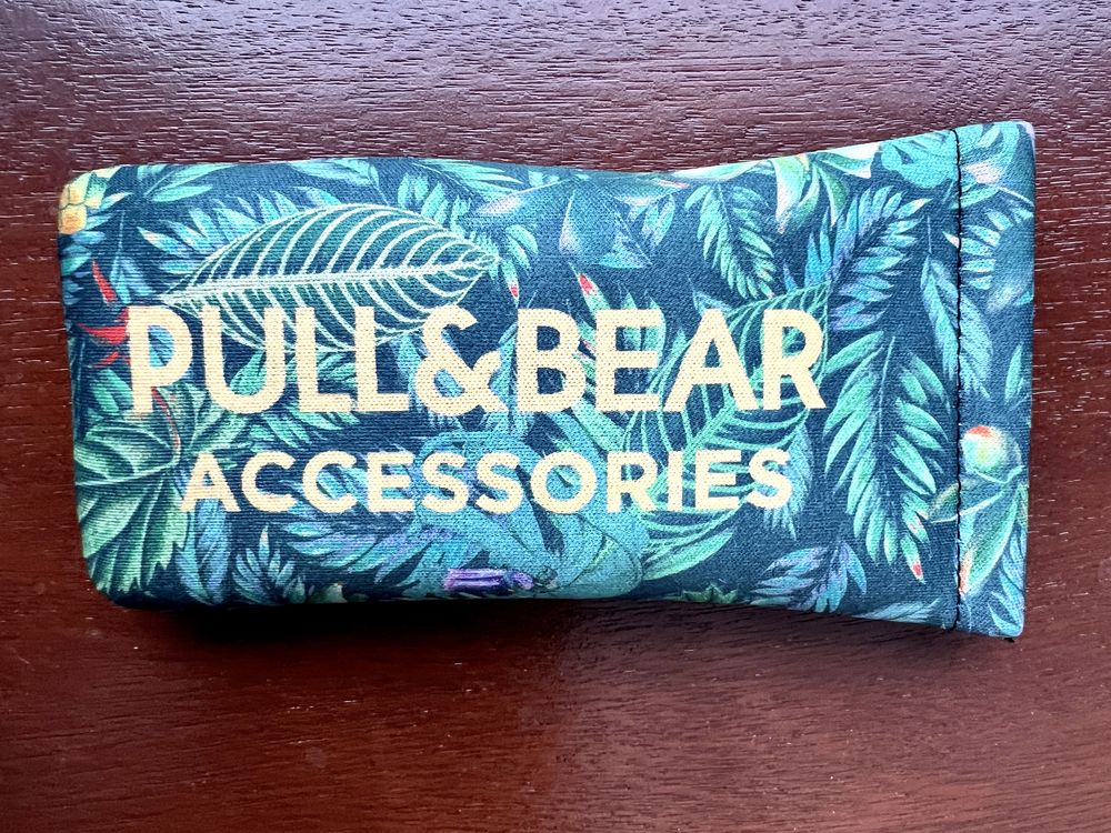 Brązowe okulary przeciwsłoneczne z etui z Pull&Bear