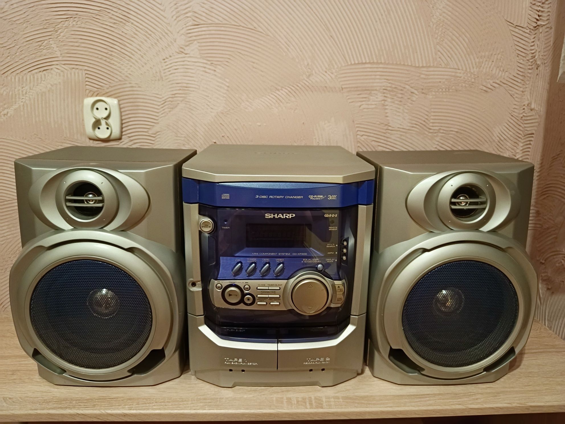 Wieża Sharp CD-XP300H