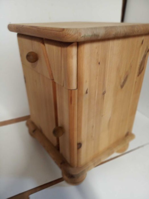 Szafka sosnowa - grube surowe drewno