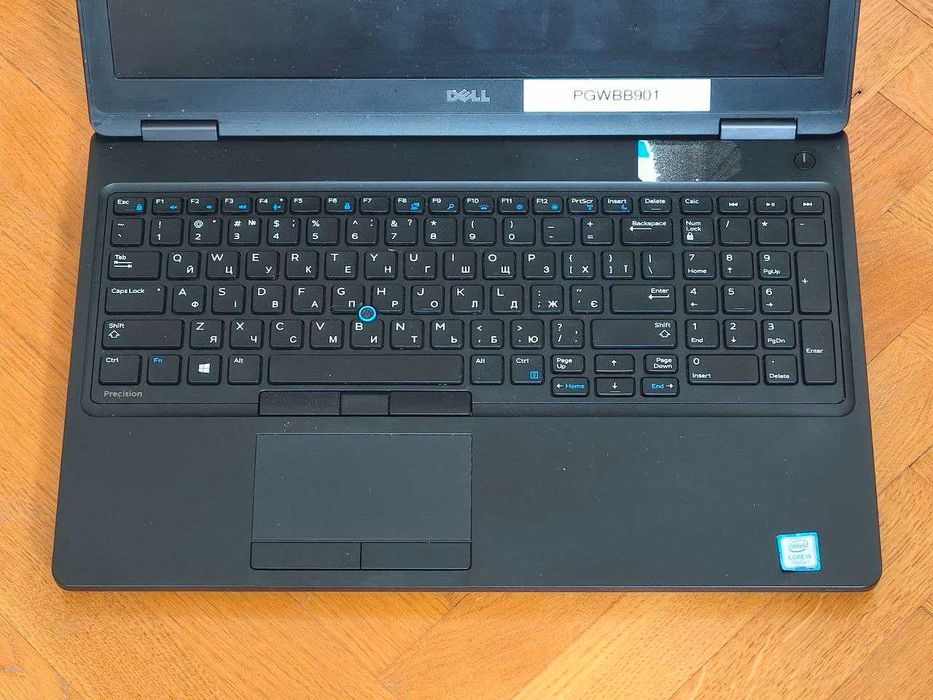 15.6" Dell Precision 3520 i5-7440hq/IPS FHD/8Gb DDR4/SSD 256Gb