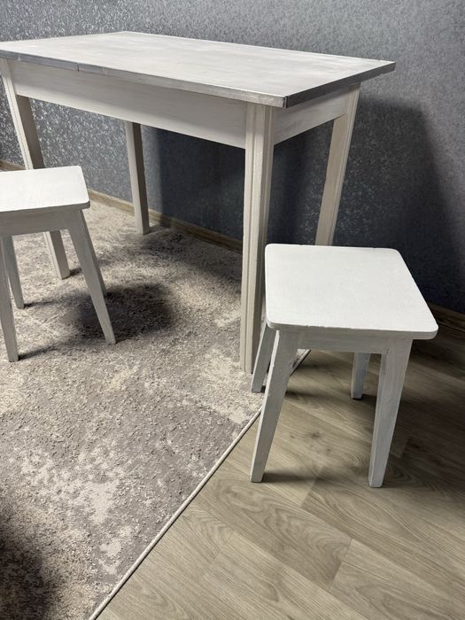 Стіл кухонний + 2 стільця