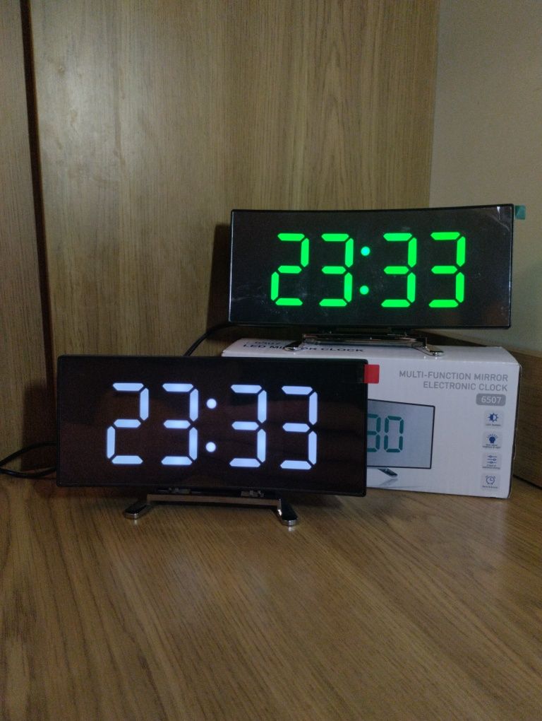 Годинник настільний LED