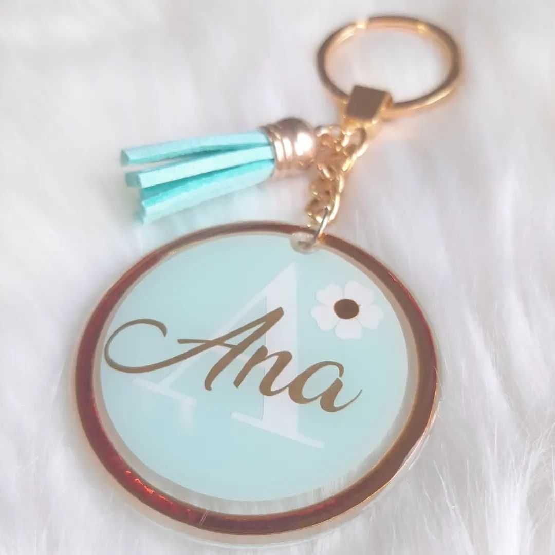Chaveiro com borla / nome e inicial / presente perfeito