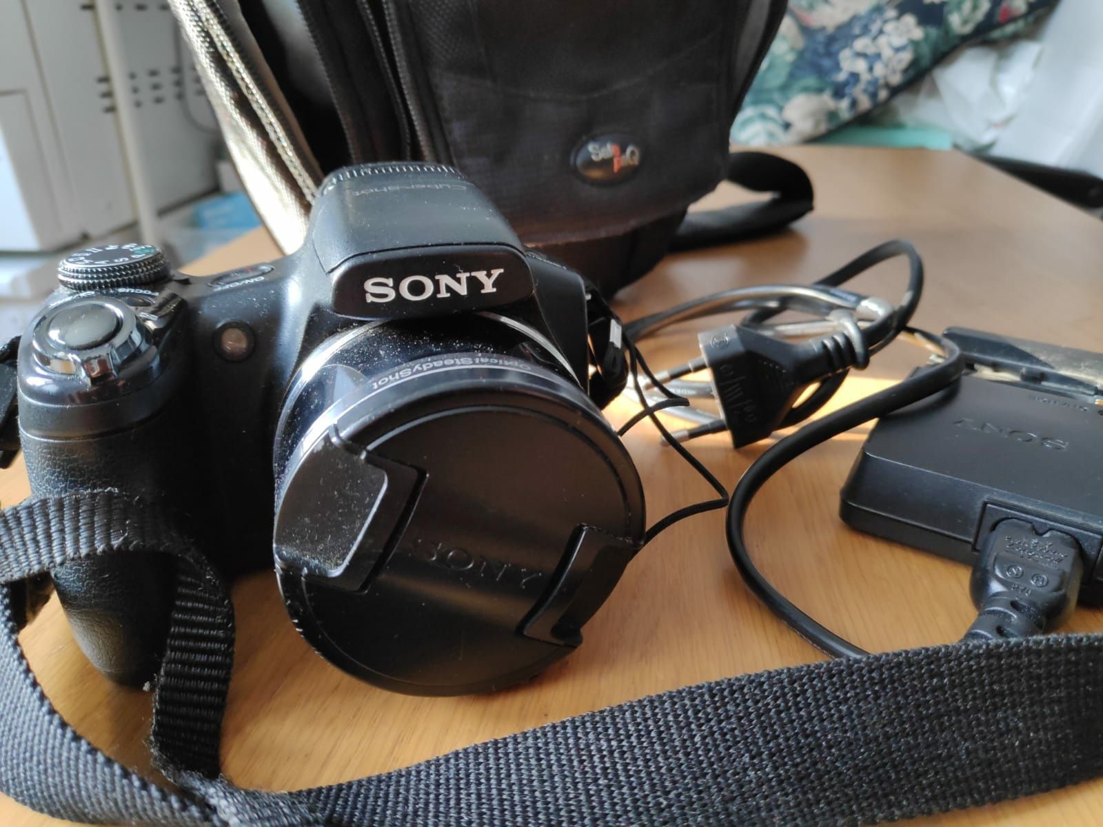 Sprzedam aparat fotograficzny Sony Cyber-shit DSC-HX1 Puck