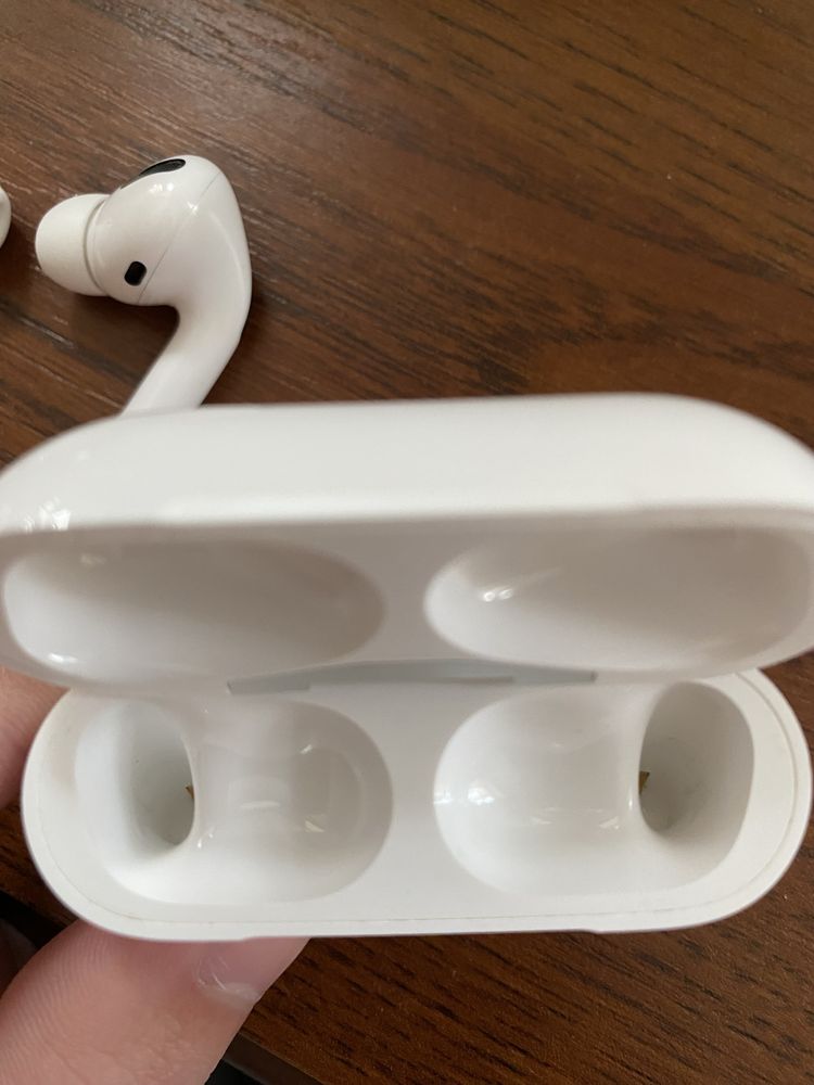 Airpods Pro 1 gen, оригинал, без царапин