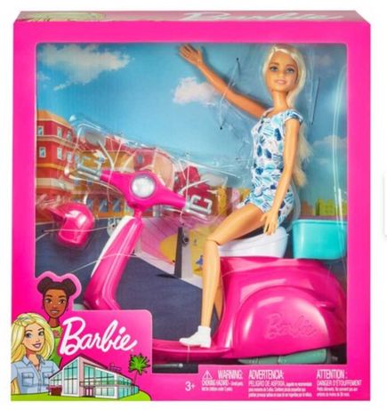 Nowa lalka  Barbie na różowym skuterze.