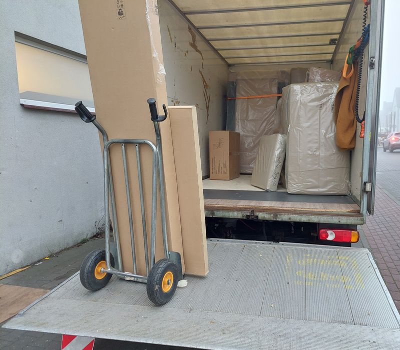 Przeprowadzki, usługi transportowe, montaż mebli, profesjonalnie.