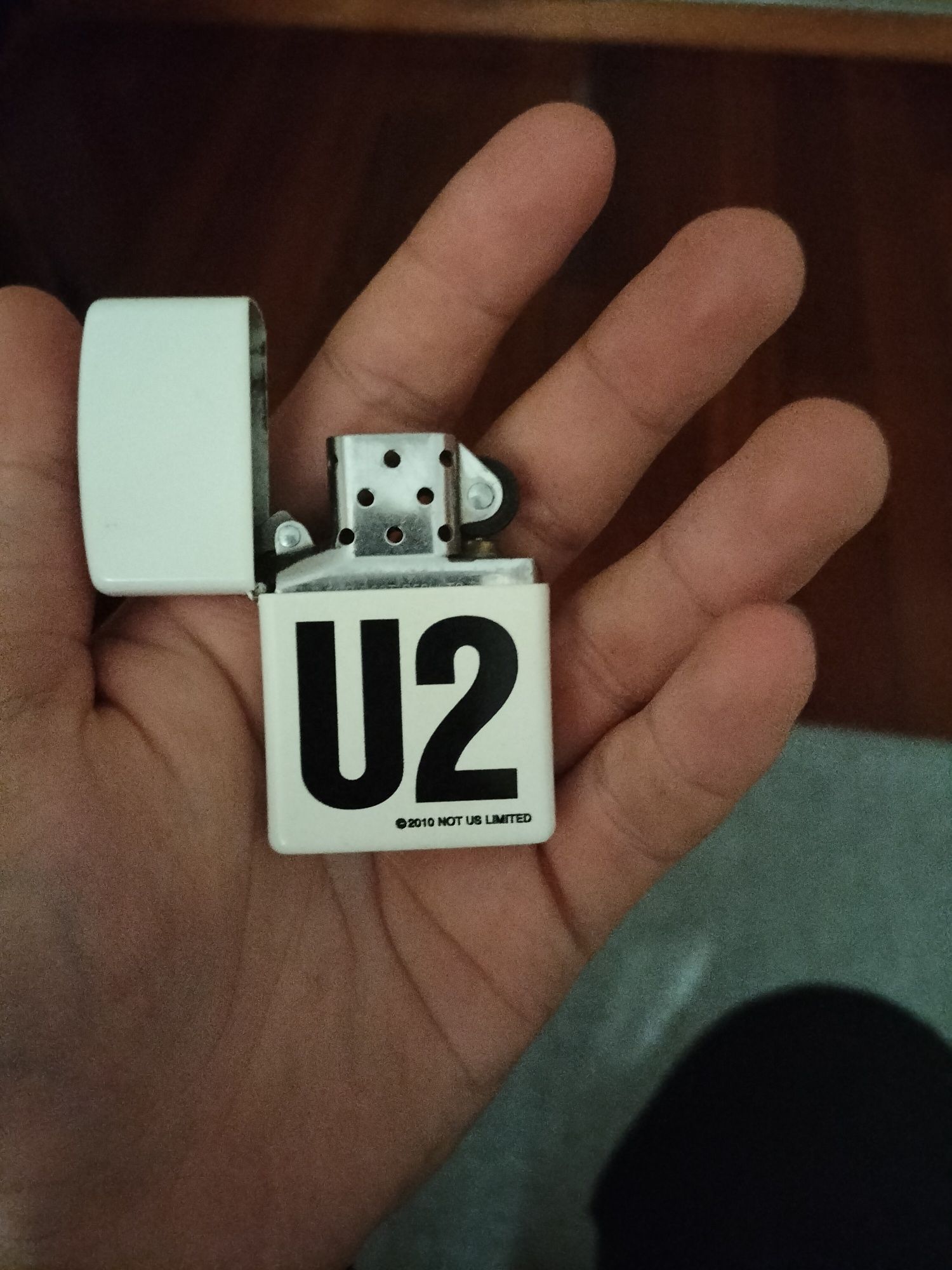 Isqueiro zippo da banda U2 (raro)