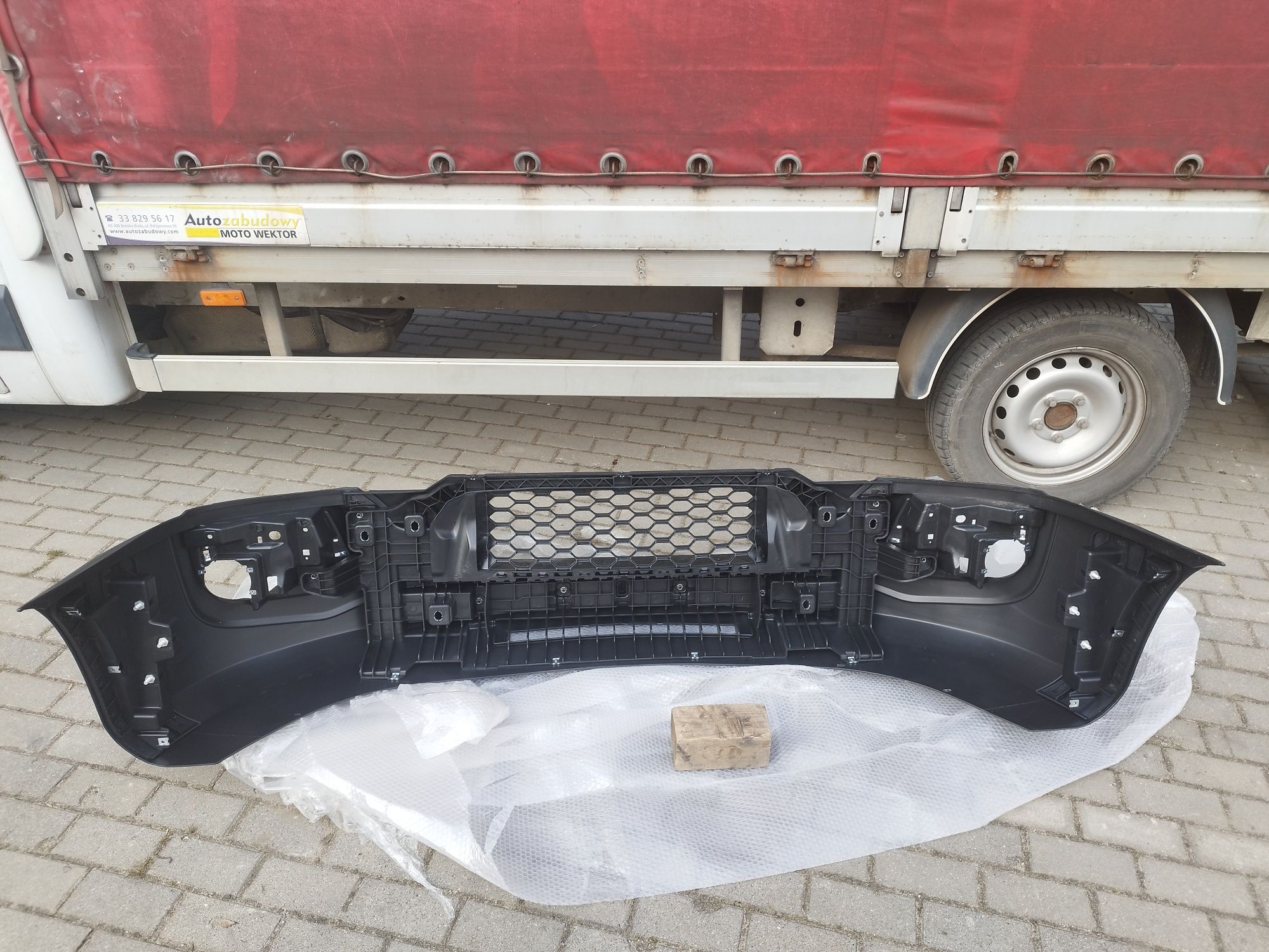 Iveco Daily VI 14r- Zderzak Przód Ładny Nowy